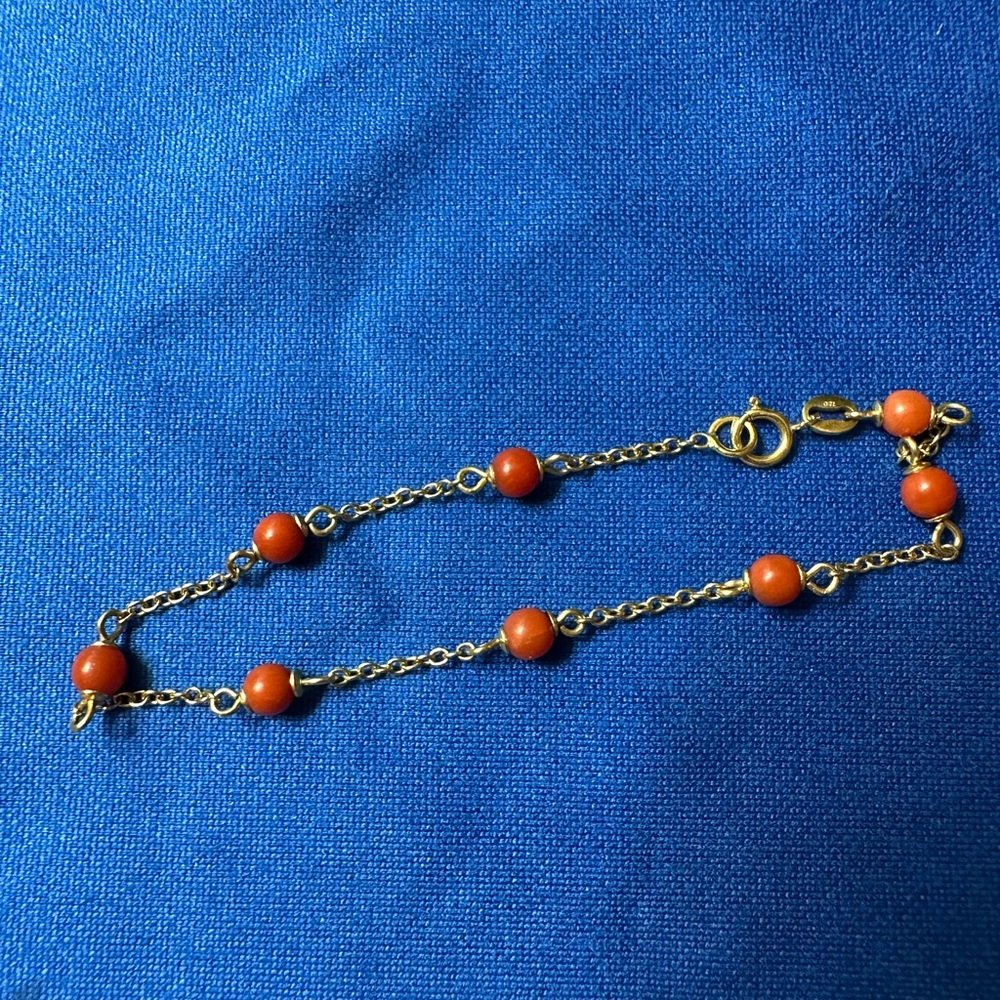 18 Karat Gold 750 and Coral 🪸 bracelet Italian made siz 7 red coral hard to get